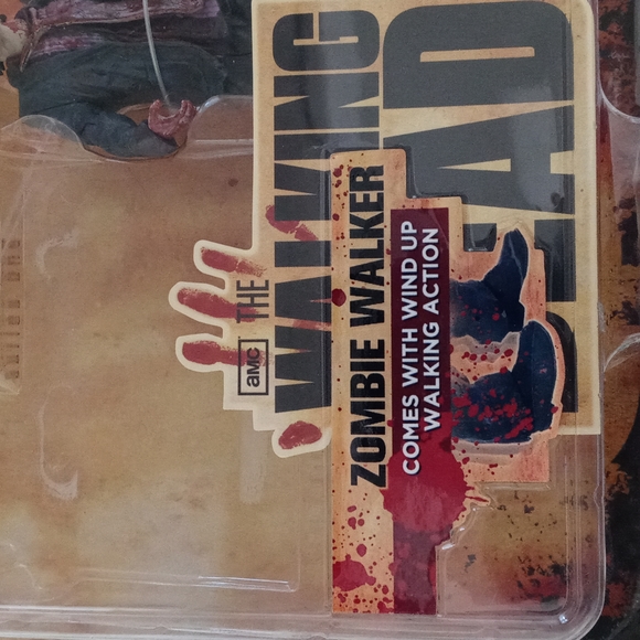 The Walking Dead Zombie Walker Action Figure With Wind Up Walking Action - Picture 6 of 8